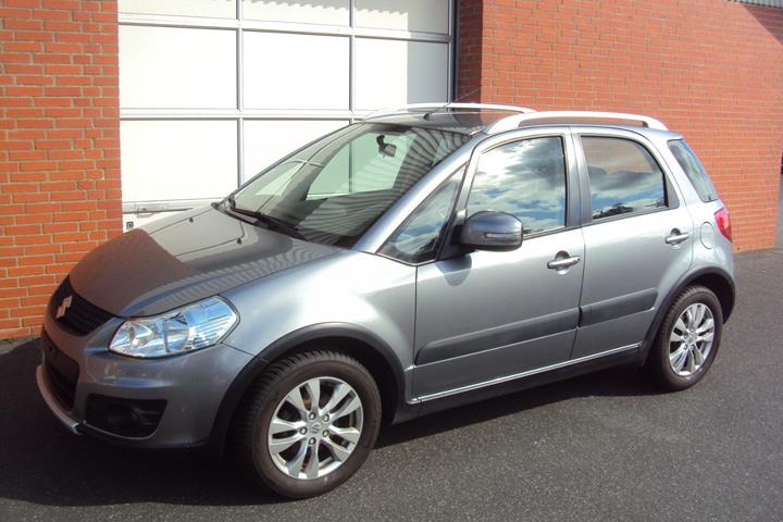 Grå Suzuki SX4 fra 2015