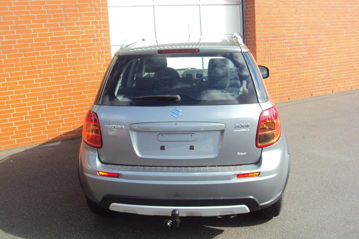 Grå Suzuki SX4 fra 2015