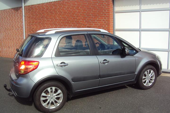 Grå Suzuki SX4 fra 2015