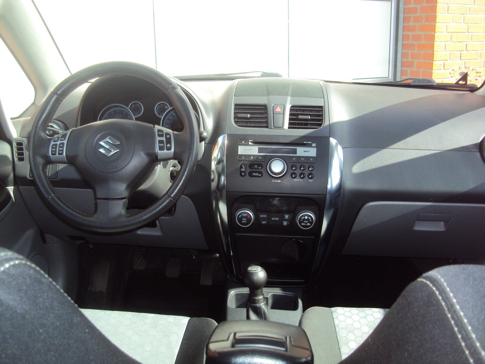 Grå Suzuki SX4 fra 2015