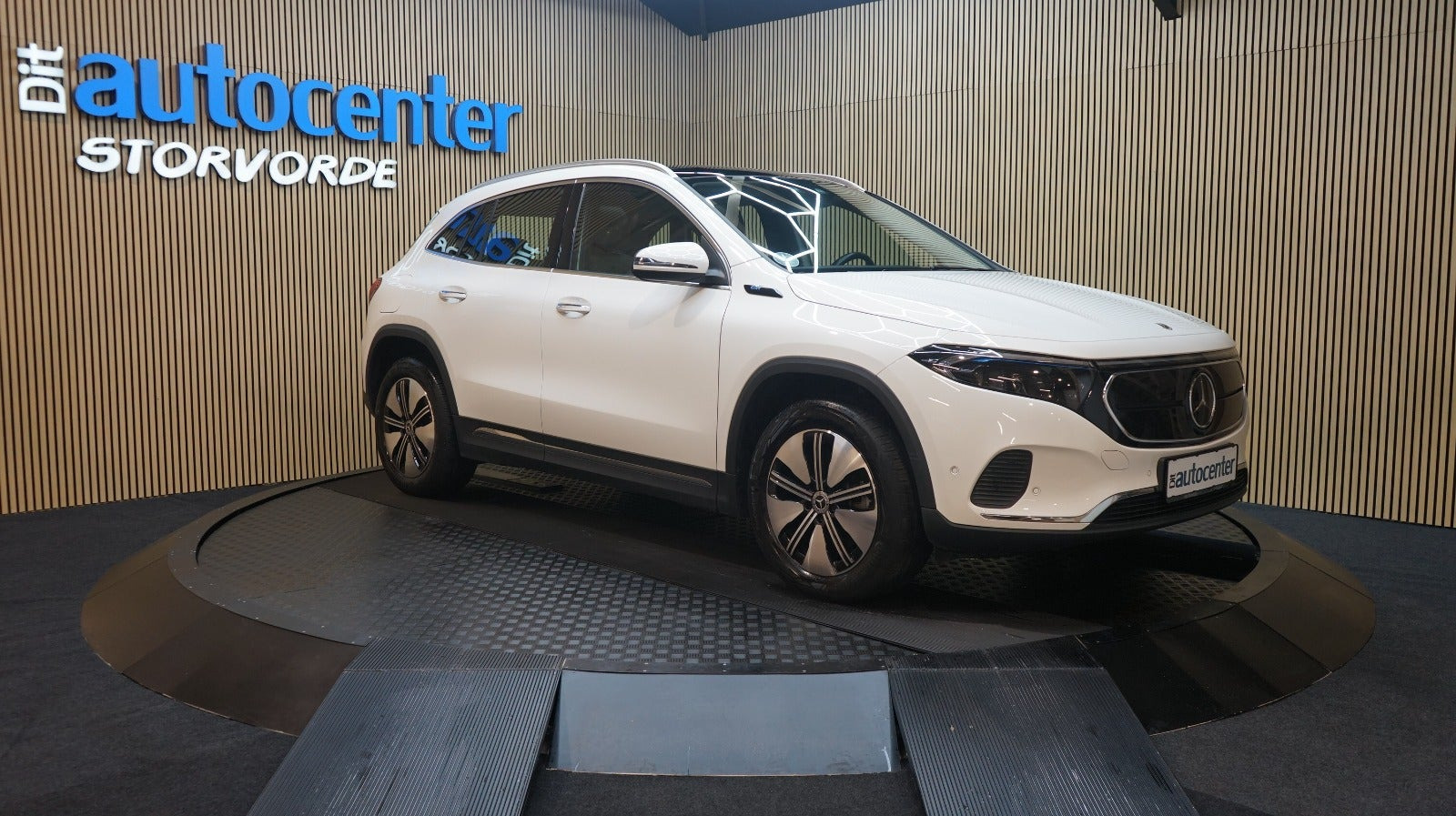 Mercedes EQA250+ Electric Art