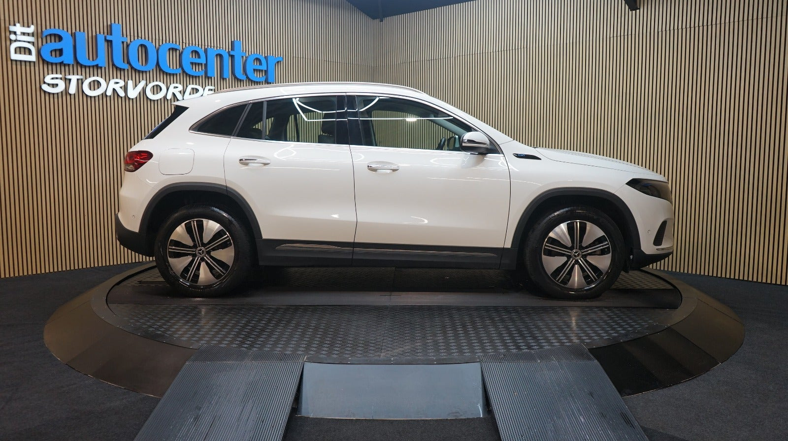 Hvid Mercedes EQA250+ fra 2021