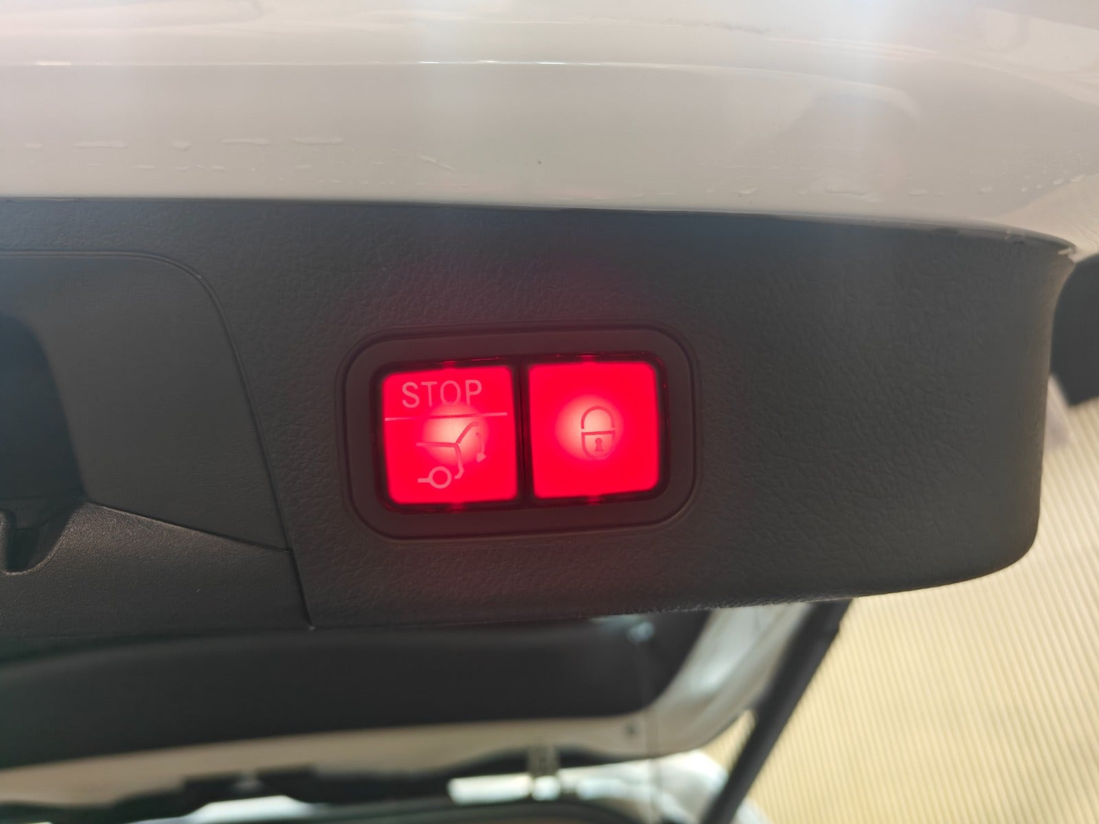 Hvid Mercedes EQA250+ fra 2021
