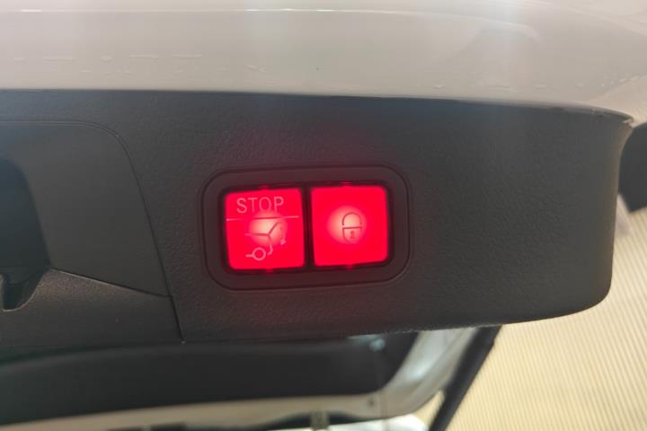 Hvid Mercedes EQA250+ fra 2021