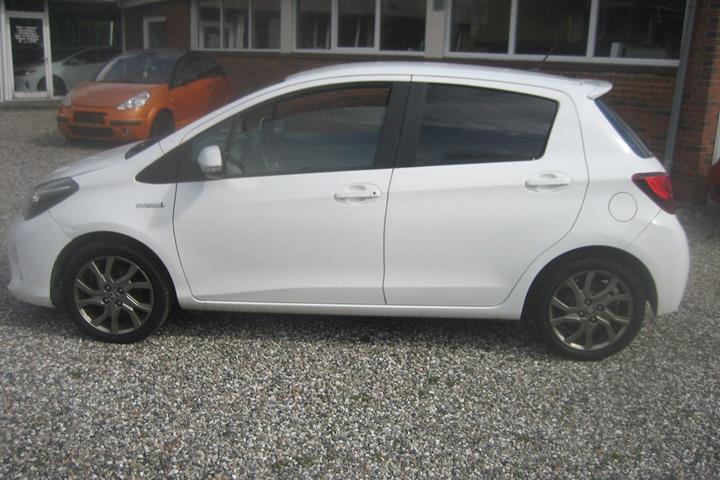 Hvid Toyota Yaris fra 2015