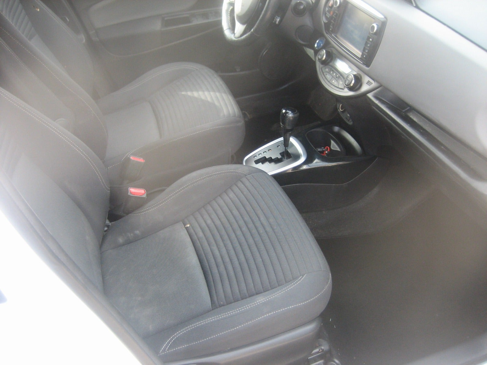 Hvid Toyota Yaris fra 2015