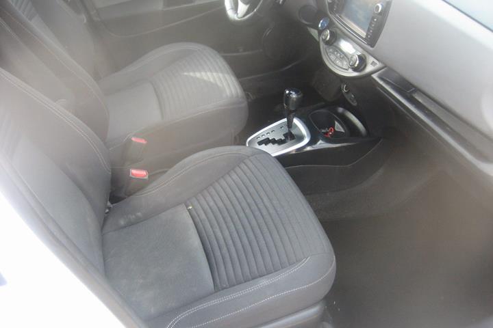 Hvid Toyota Yaris fra 2015