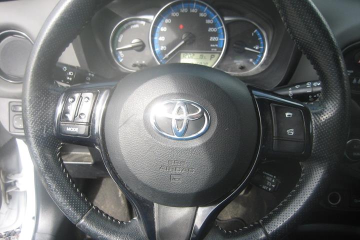 Hvid Toyota Yaris fra 2015