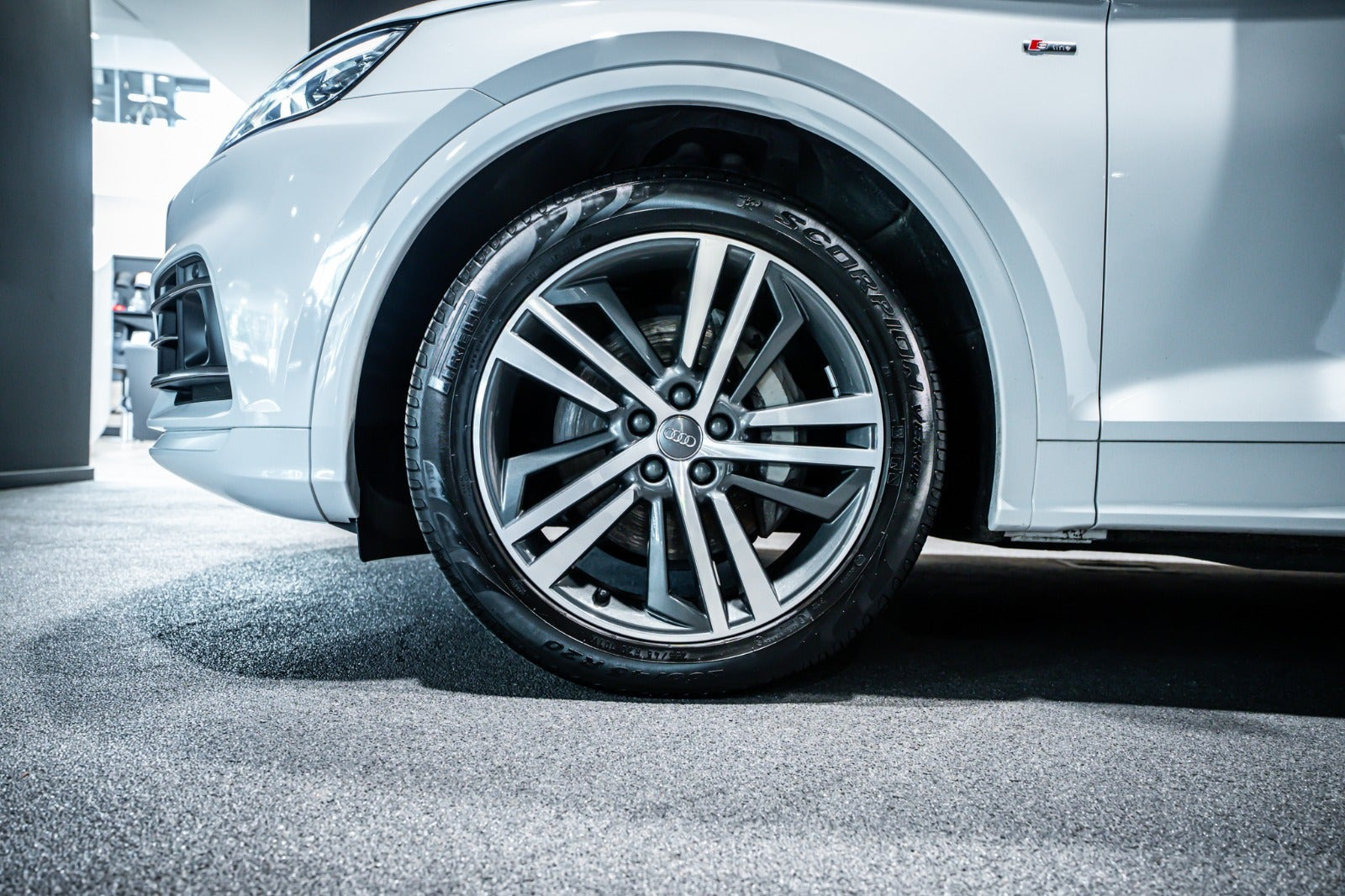 Hvid Audi Q5 fra 2020
