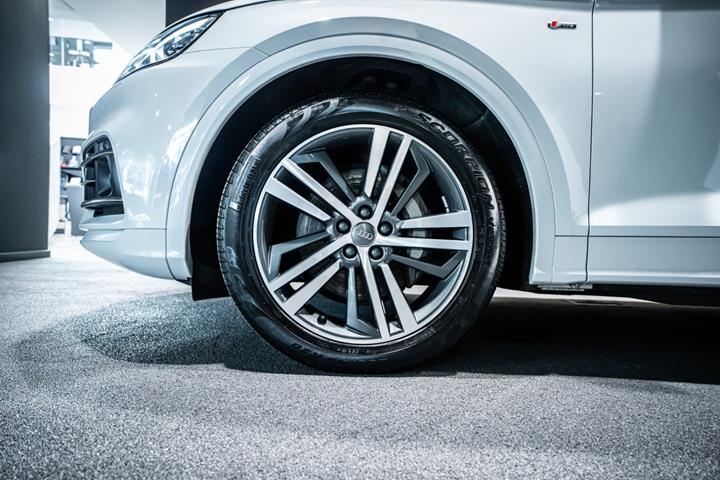 Hvid Audi Q5 fra 2020