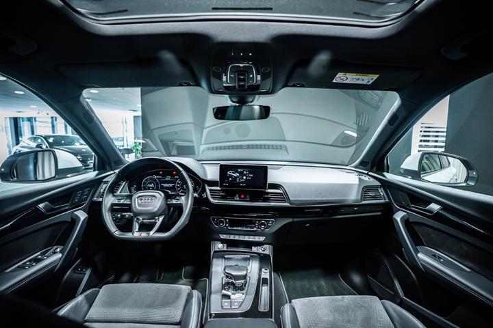 Hvid Audi Q5 fra 2020