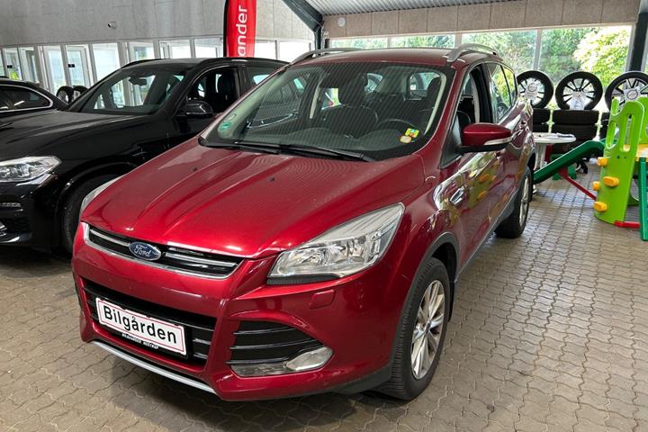 Rød Ford Kuga fra 2016