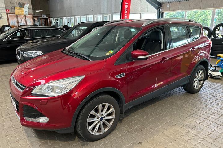 Rød Ford Kuga fra 2016