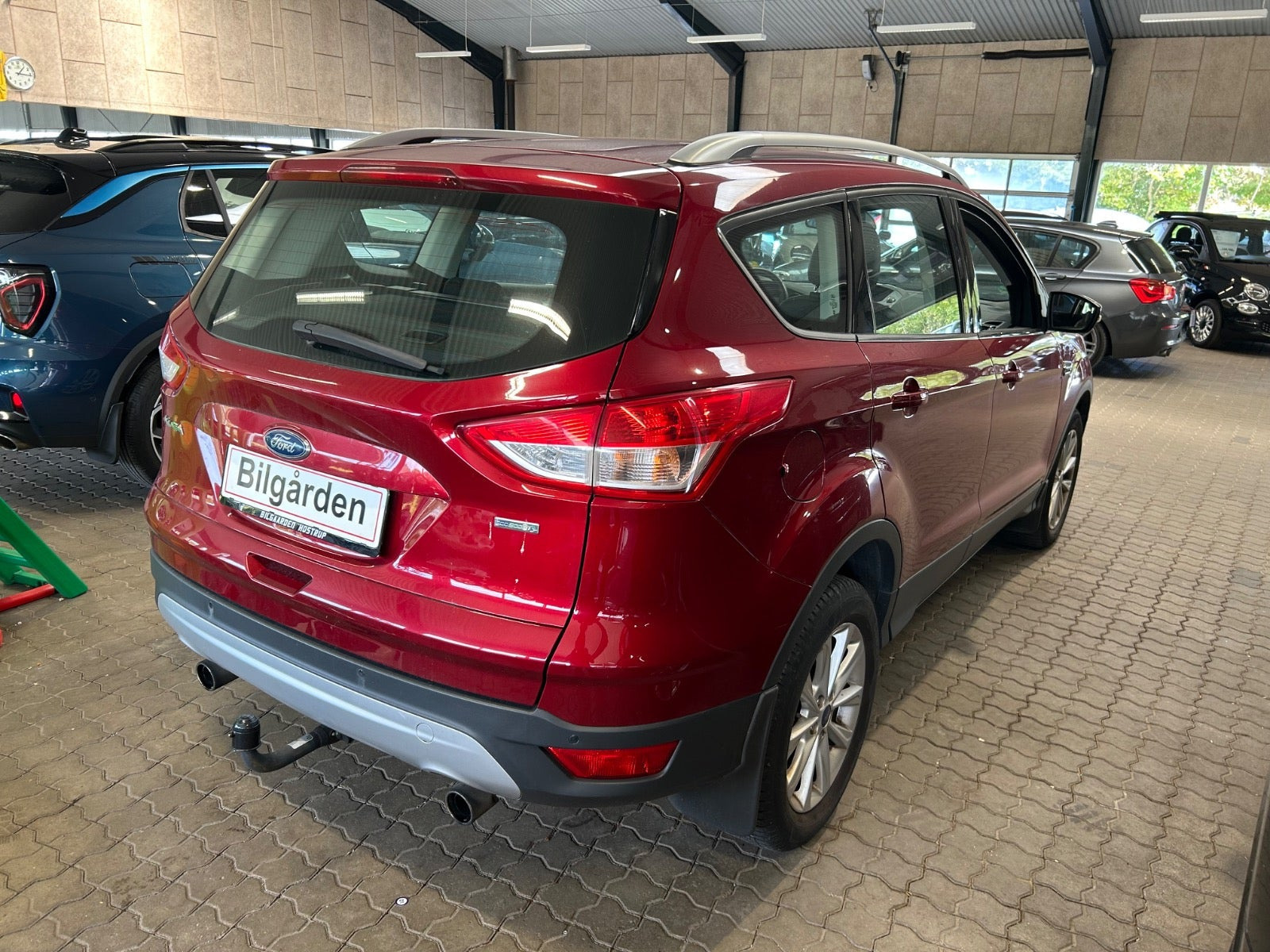 Rød Ford Kuga fra 2016