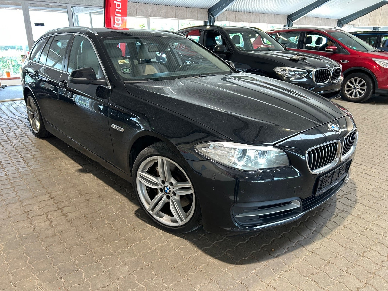 Sort BMW 530d fra 2014