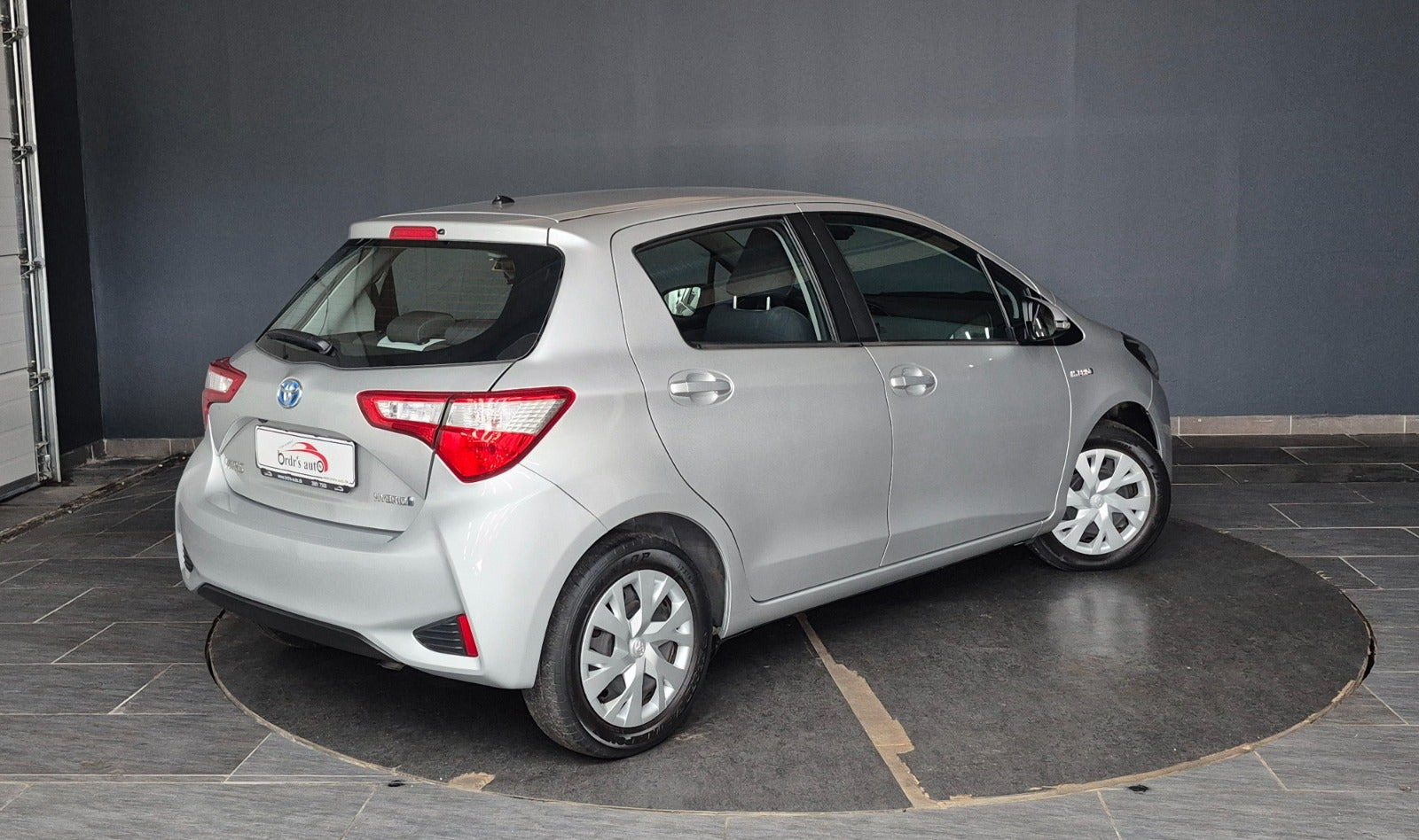 Sølv Toyota Yaris fra 2020
