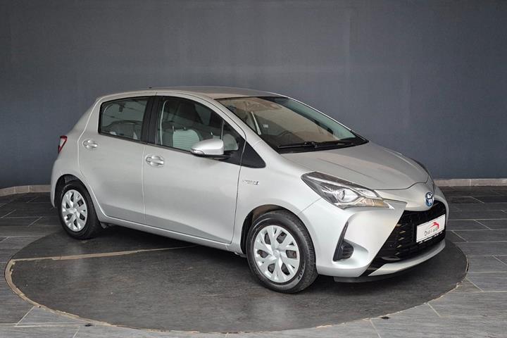 Sølv Toyota Yaris fra 2020