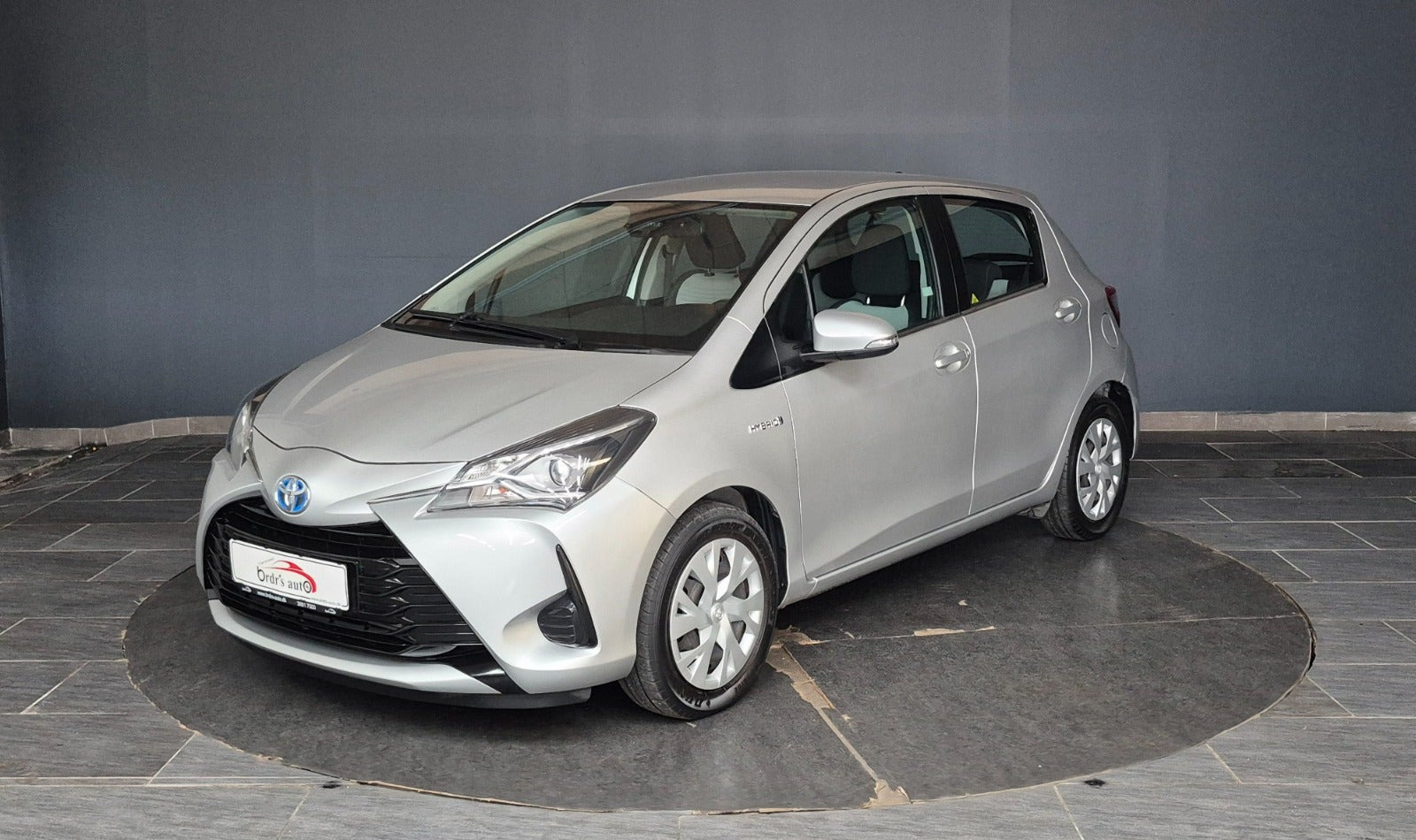 Sølv Toyota Yaris fra 2020