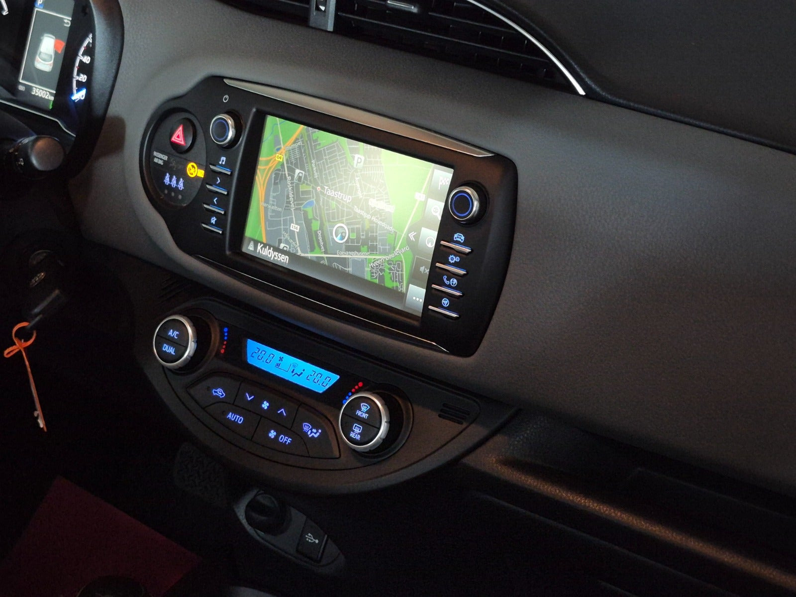 Sølv Toyota Yaris fra 2020