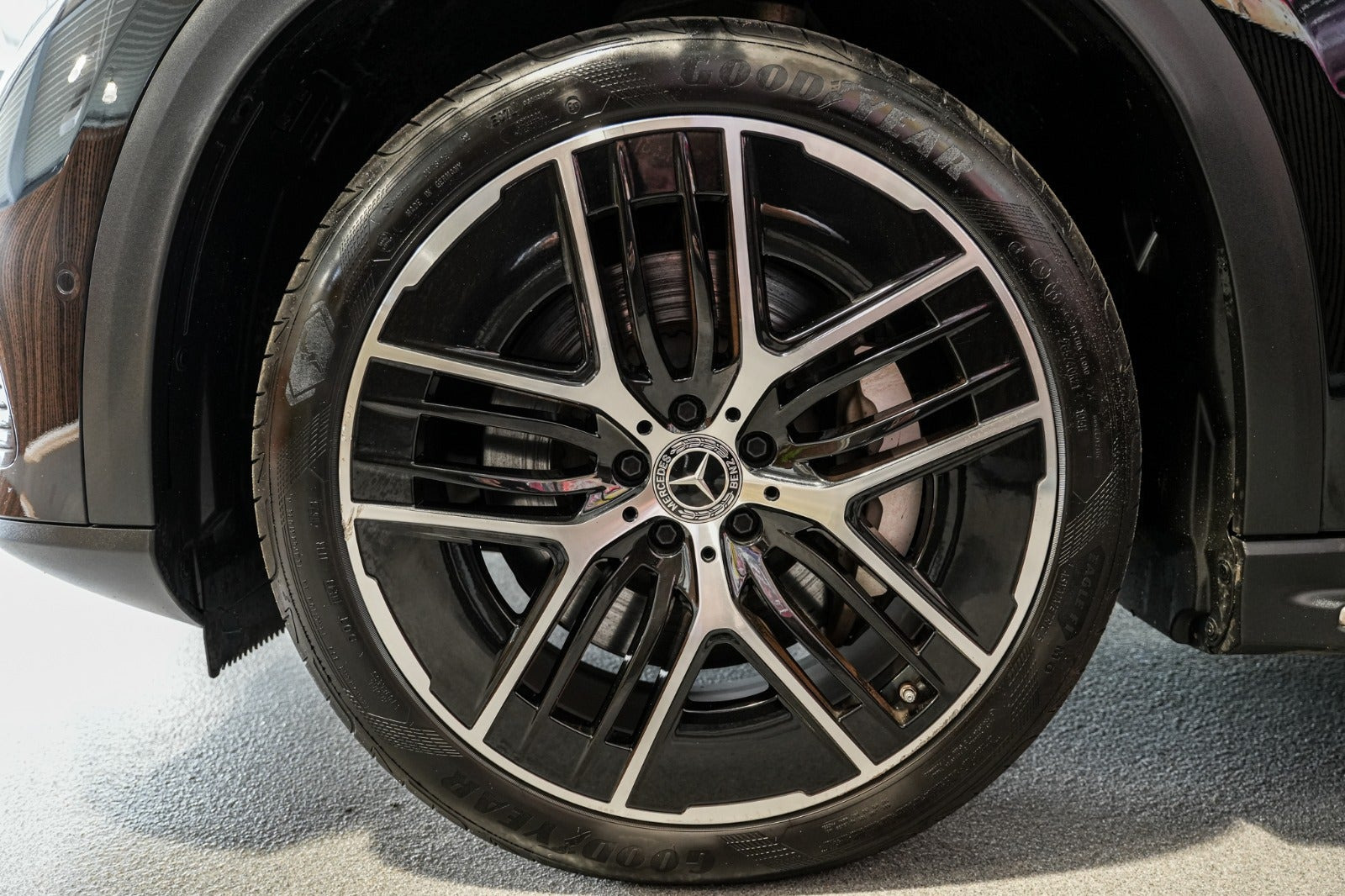 undefined Mercedes EQE350+ SUV fra 2023