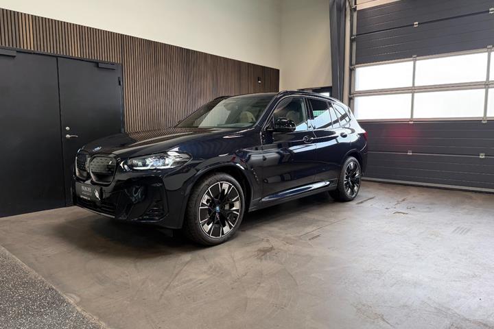 Sort BMW iX3 fra 2023