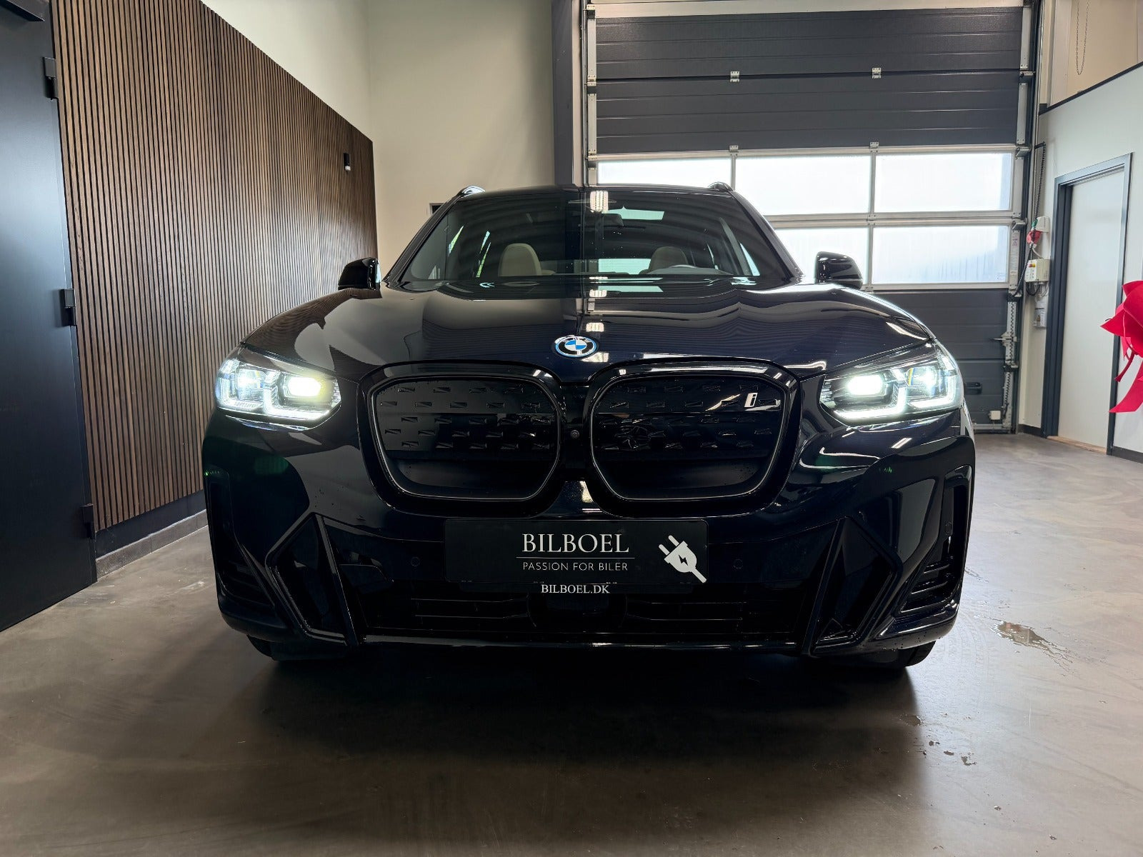 Sort BMW iX3 fra 2023