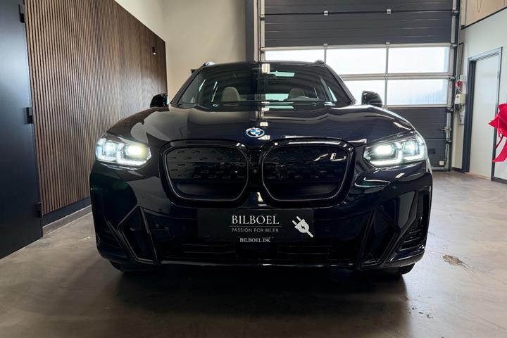 Sort BMW iX3 fra 2023