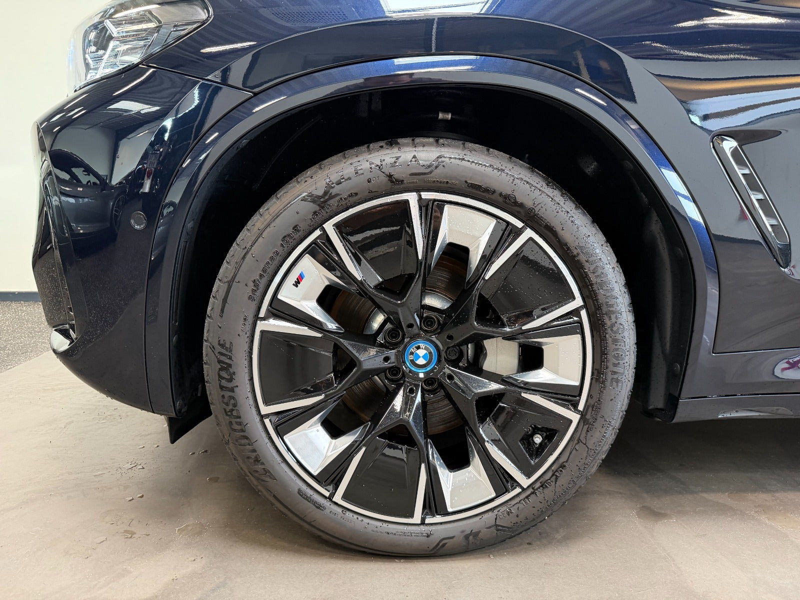 Sort BMW iX3 fra 2023