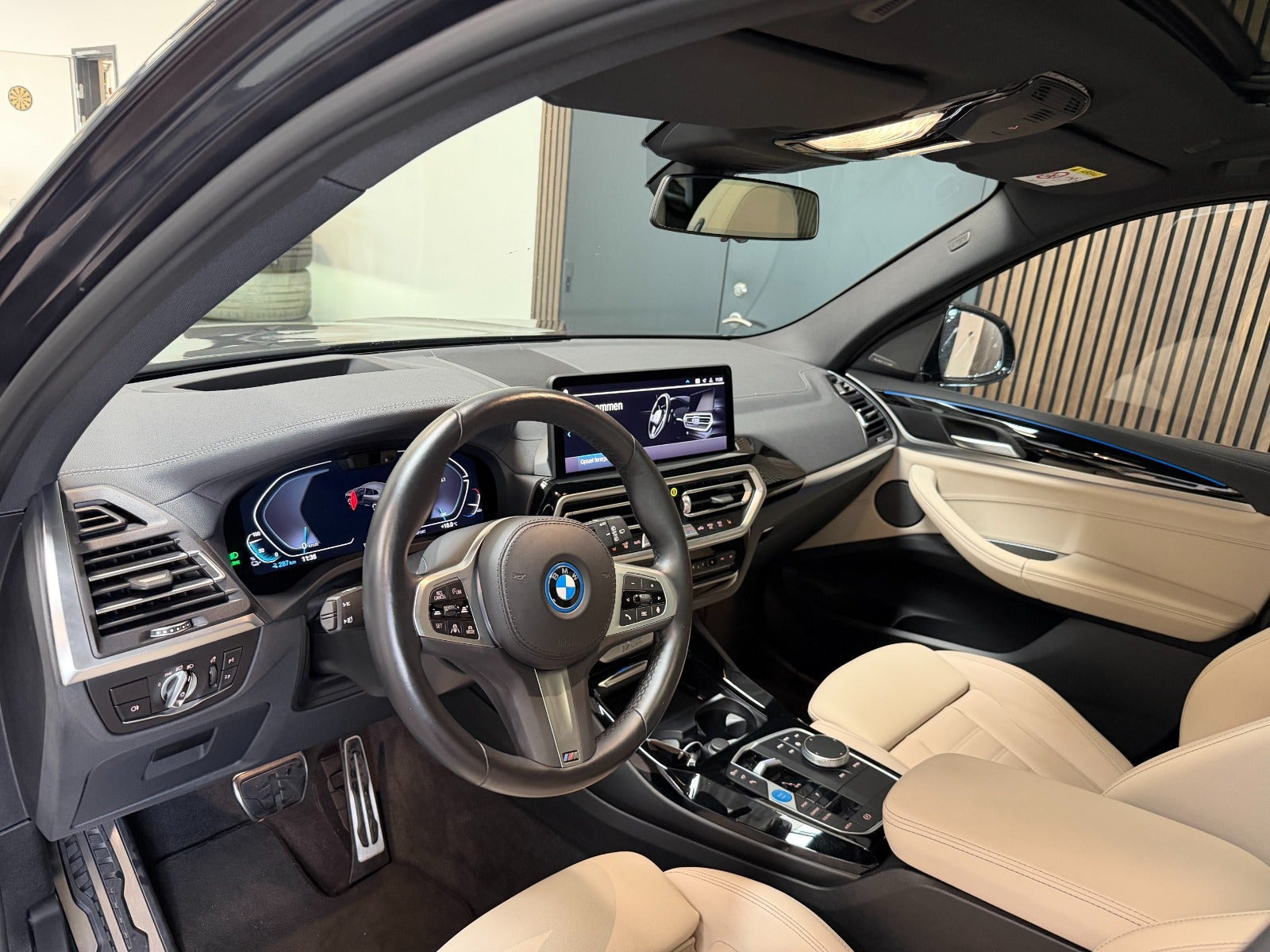 Sort BMW iX3 fra 2023