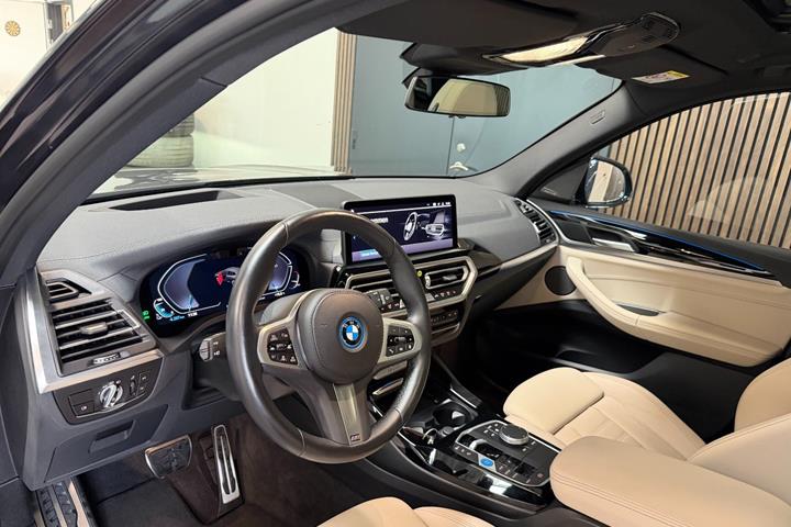 Sort BMW iX3 fra 2023