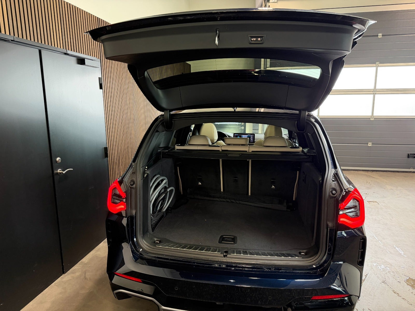 Sort BMW iX3 fra 2023