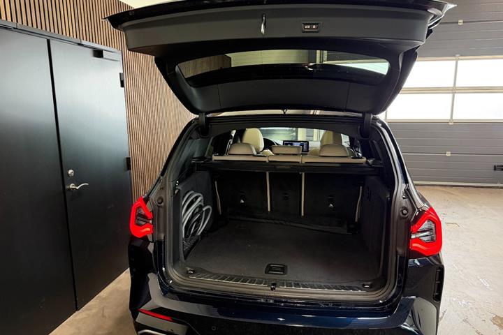 Sort BMW iX3 fra 2023
