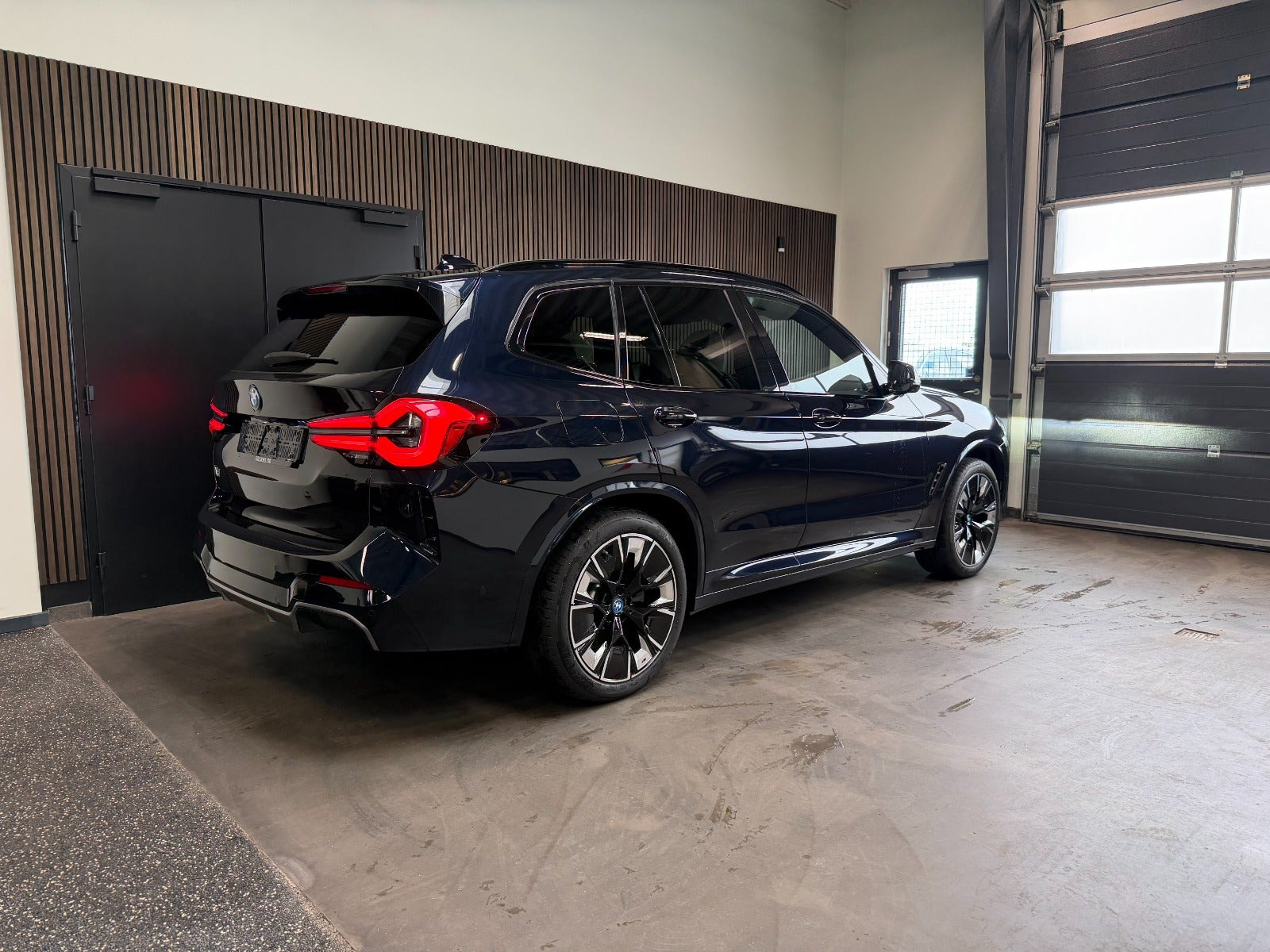 Sort BMW iX3 fra 2023