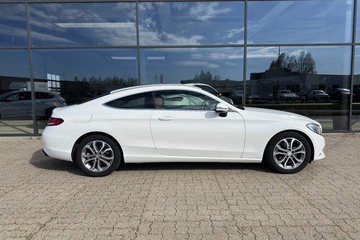 Hvid Mercedes C200 fra 2016