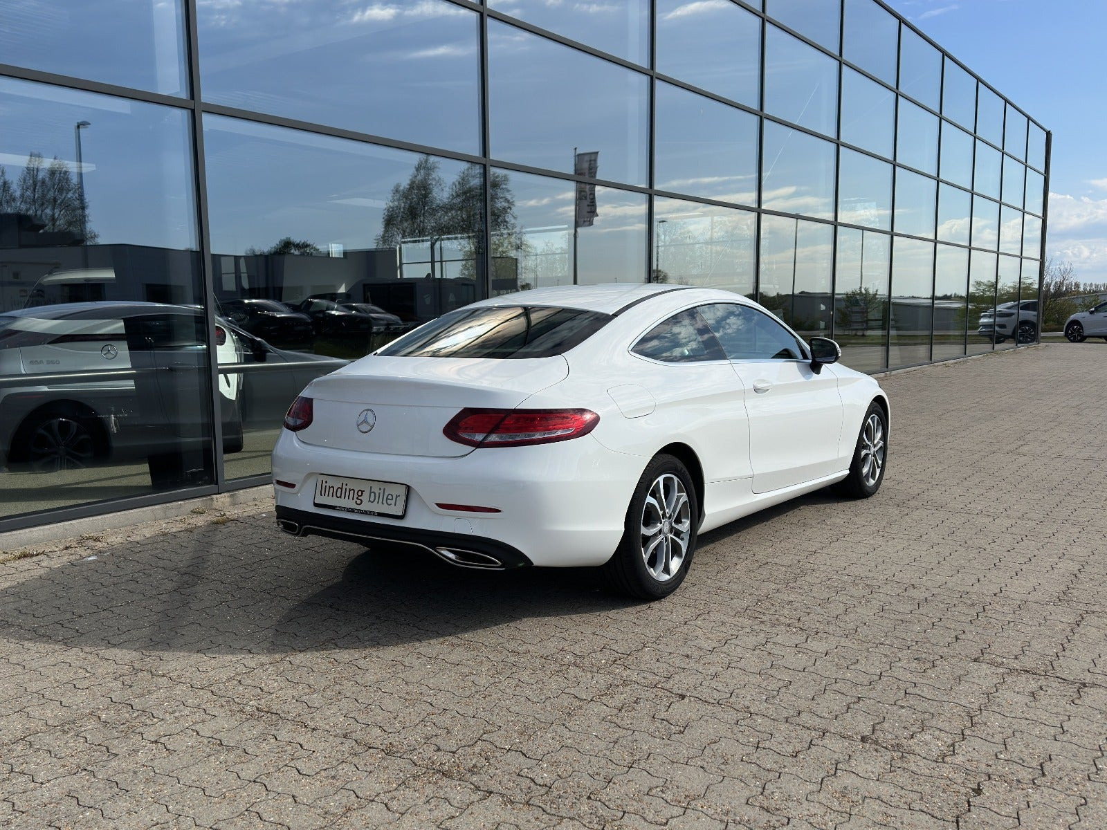 Hvid Mercedes C200 fra 2016