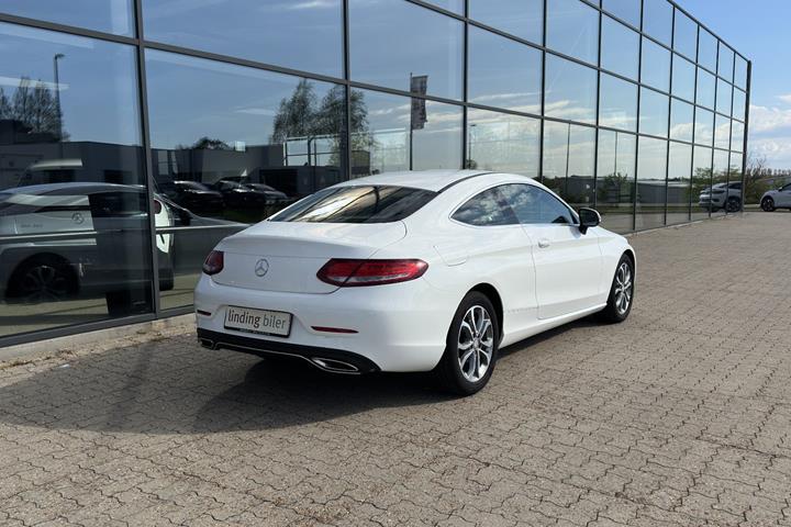 Hvid Mercedes C200 fra 2016