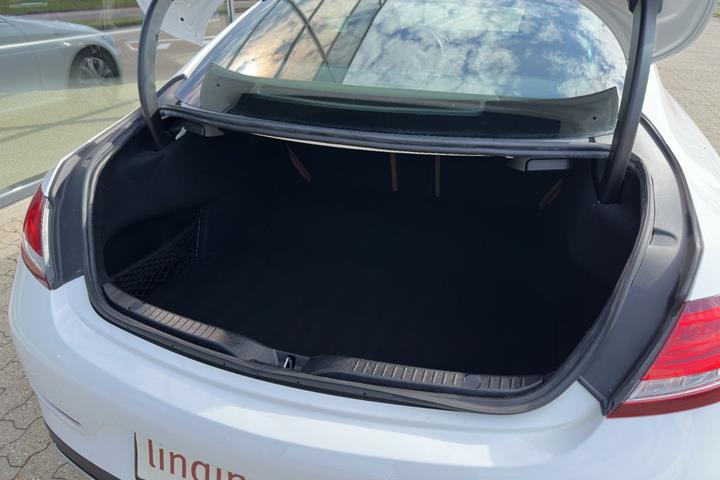 Hvid Mercedes C200 fra 2016