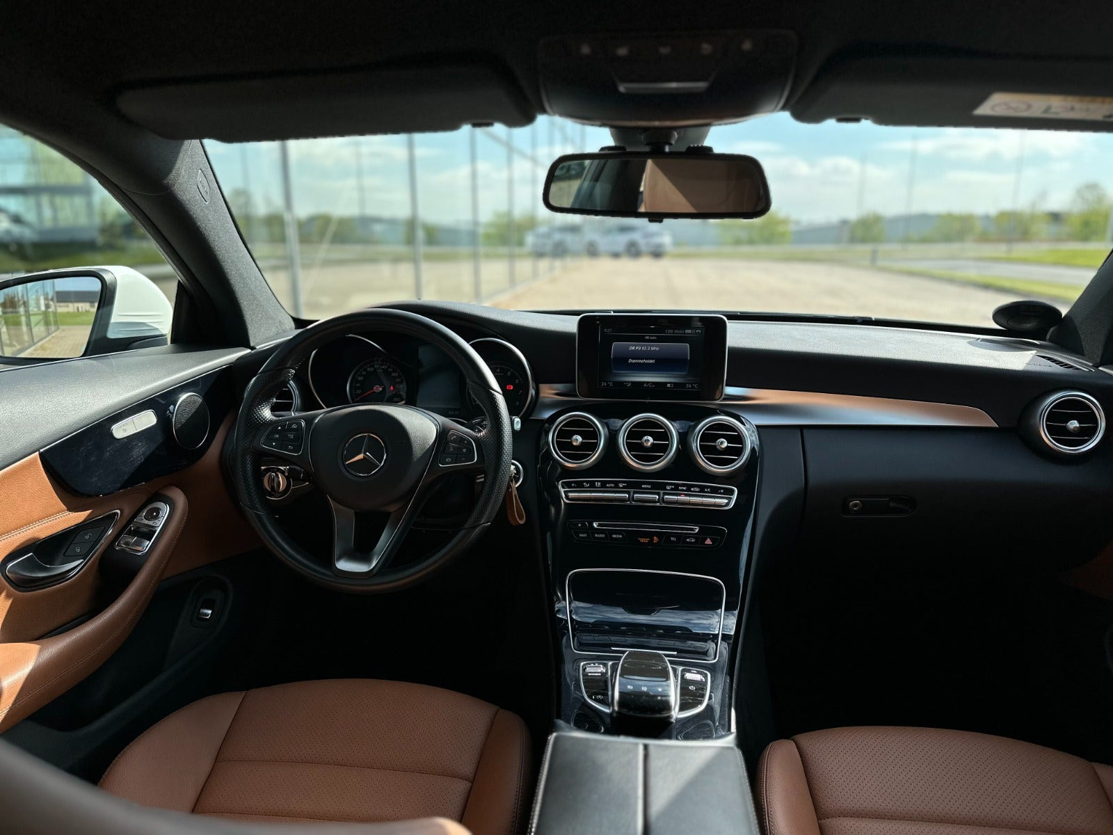 Hvid Mercedes C200 fra 2016