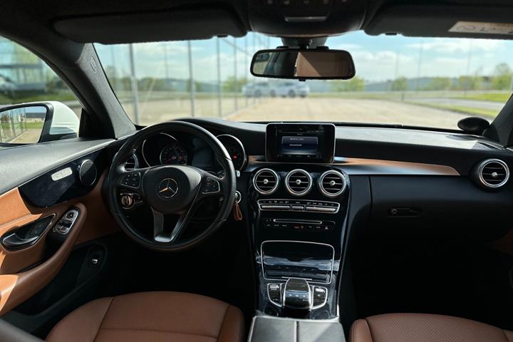 Hvid Mercedes C200 fra 2016
