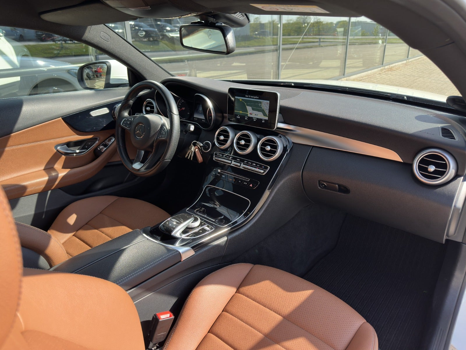 Hvid Mercedes C200 fra 2016