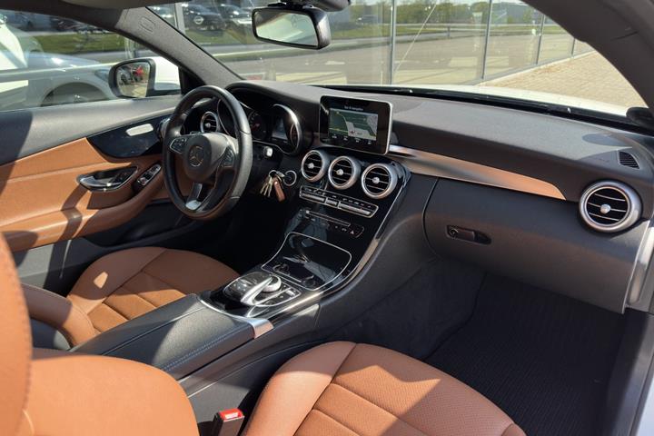 Hvid Mercedes C200 fra 2016