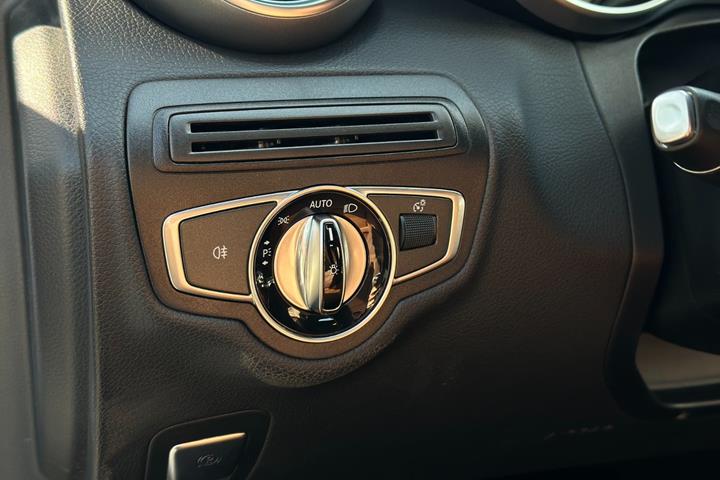 Hvid Mercedes C200 fra 2016