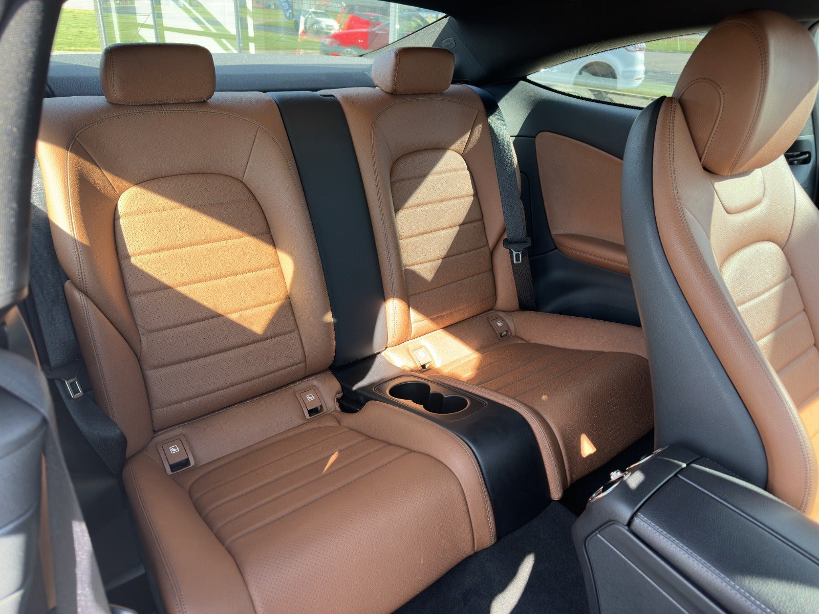 Hvid Mercedes C200 fra 2016