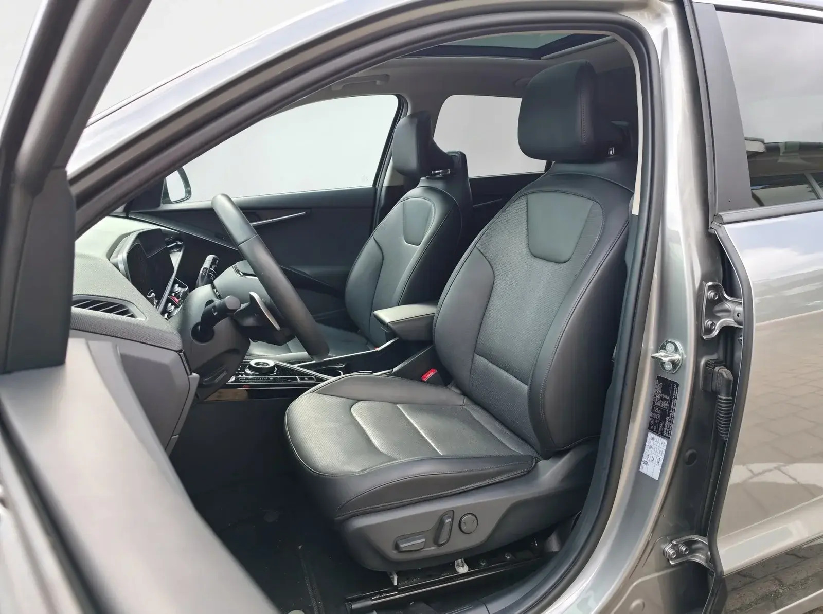Sølv Kia Niro fra 2024