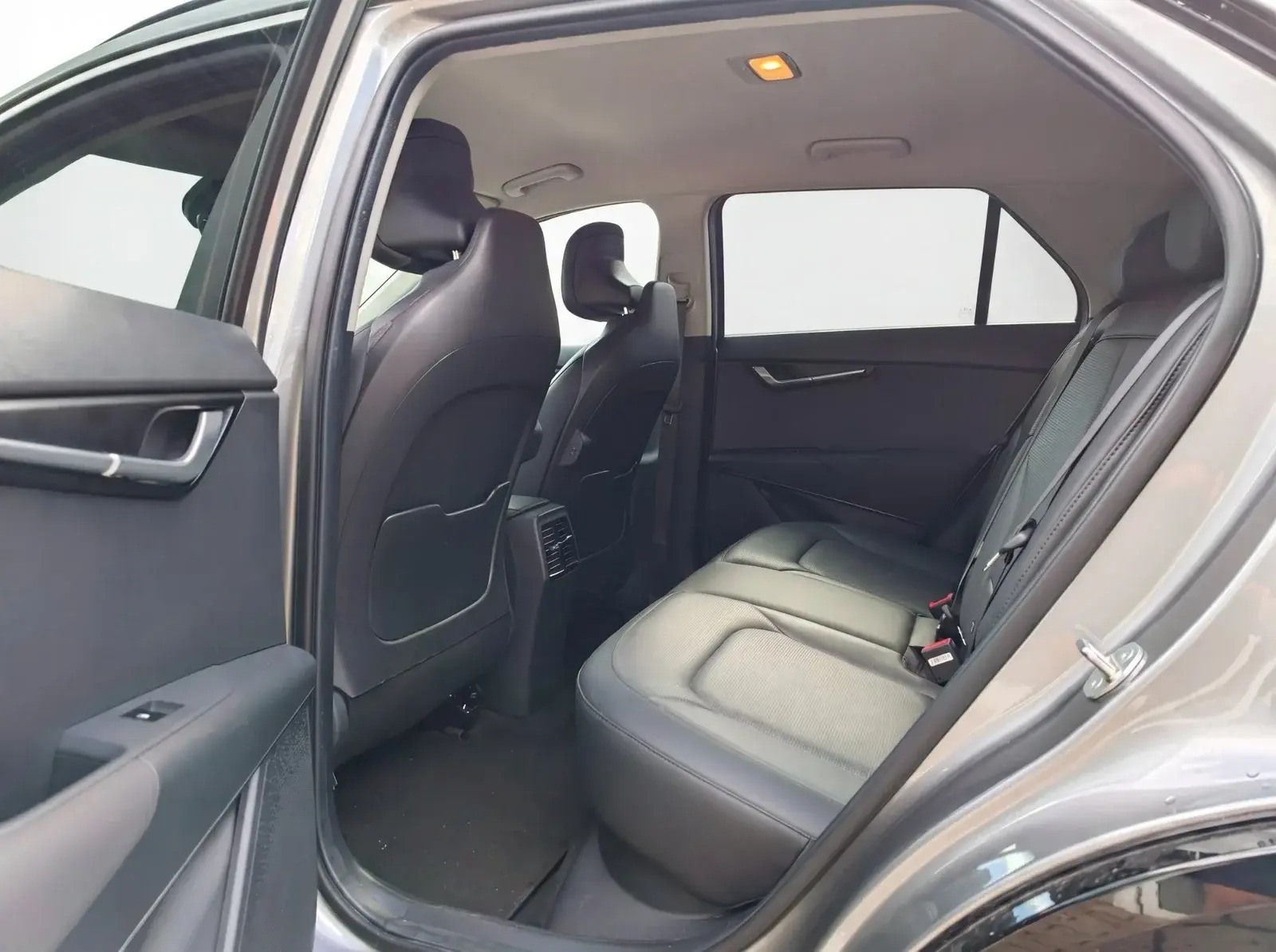 Sølv Kia Niro fra 2024