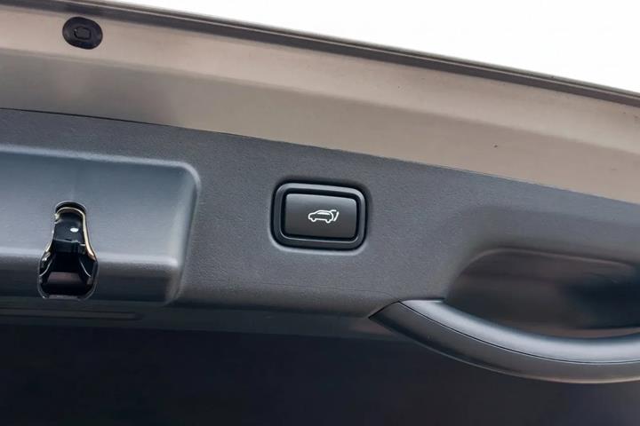 Sølv Kia Niro fra 2024