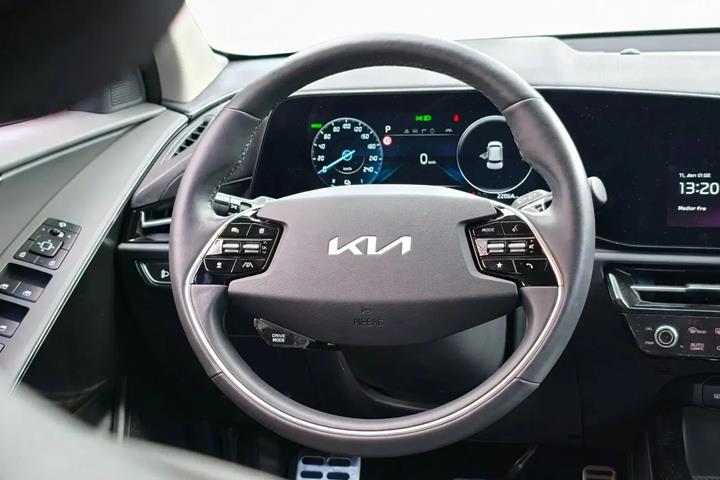 Sølv Kia Niro fra 2024