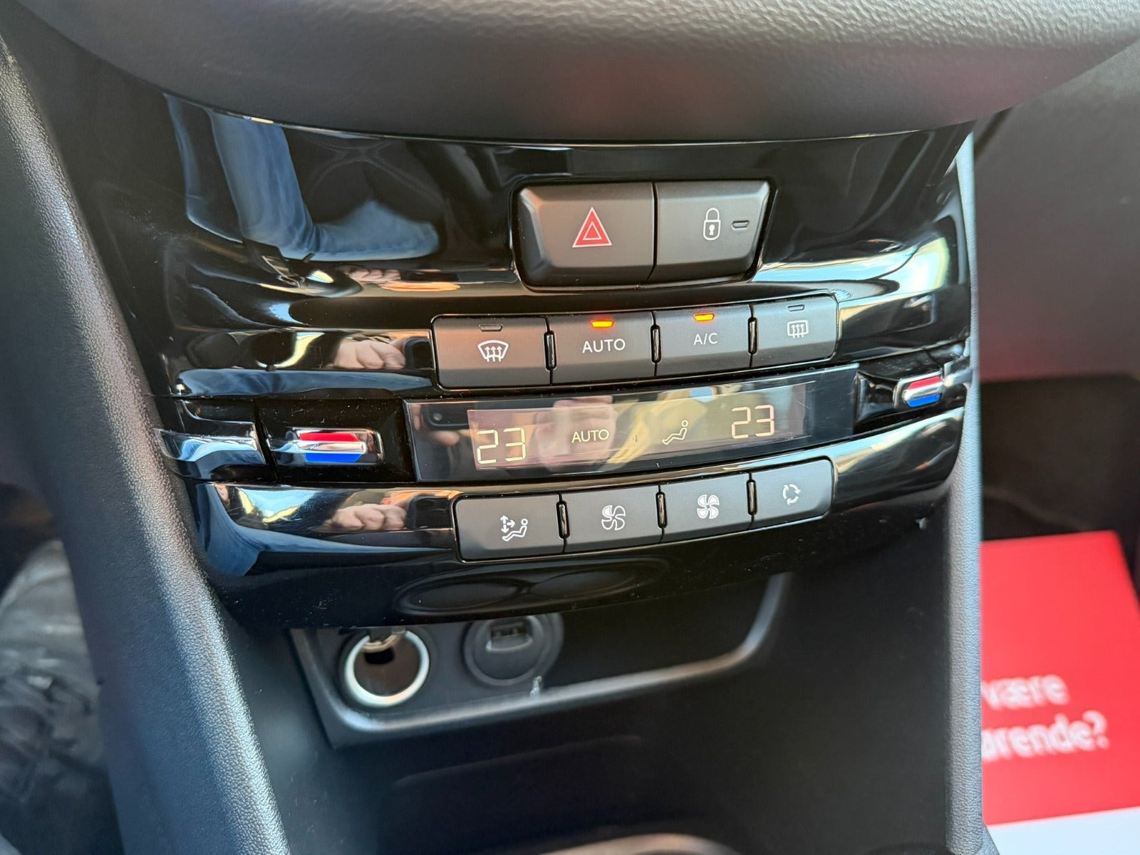 Hvid Peugeot 208 fra 2019