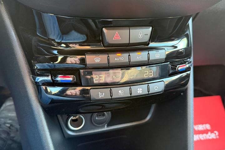 Hvid Peugeot 208 fra 2019