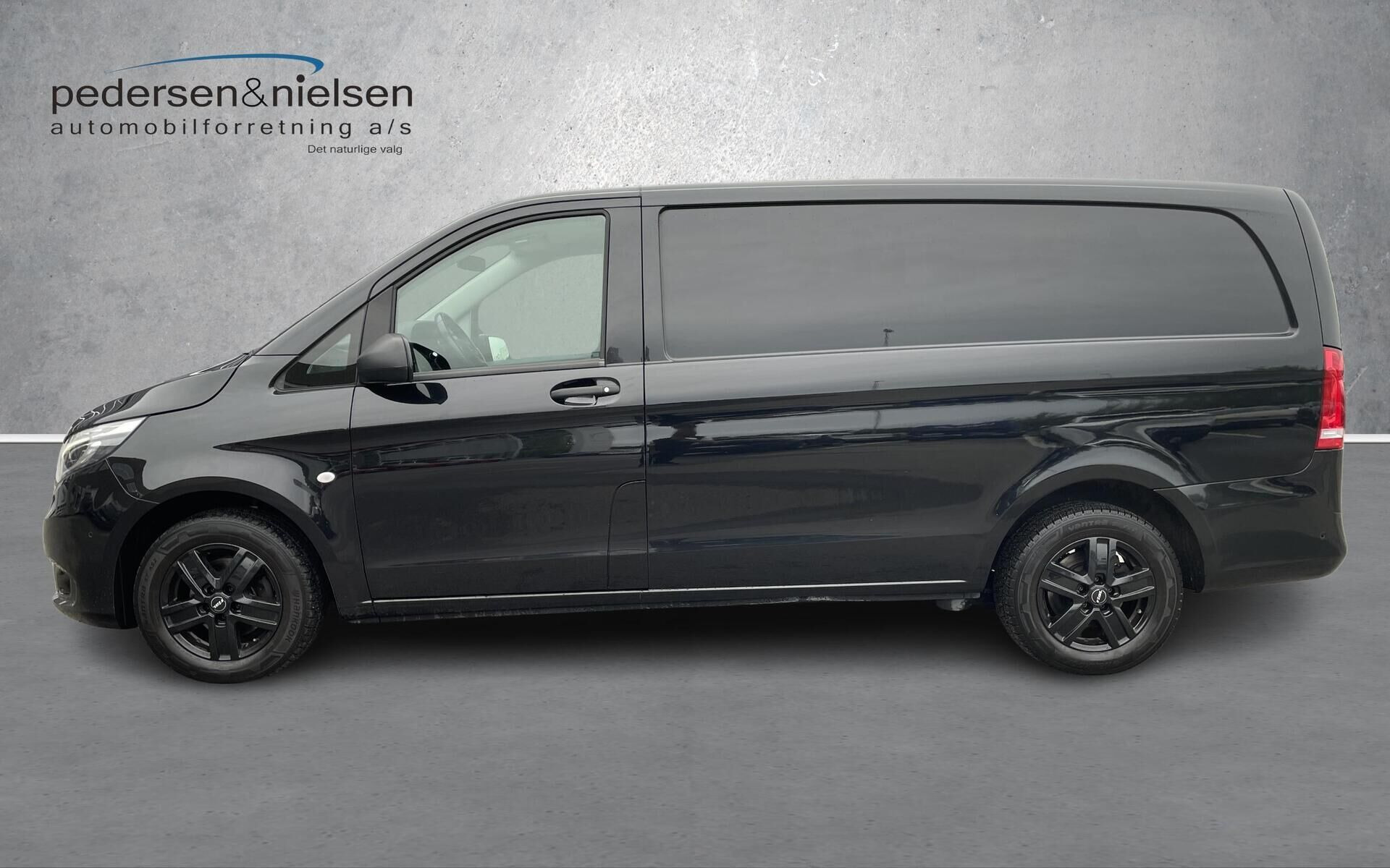 Sort Mercedes Vito fra 2019